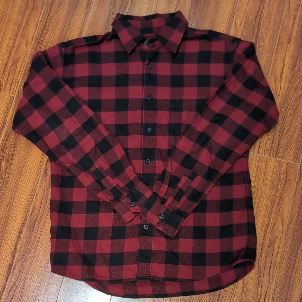 Uniqlo Men's Red and Black Checkered Shirt Size Small